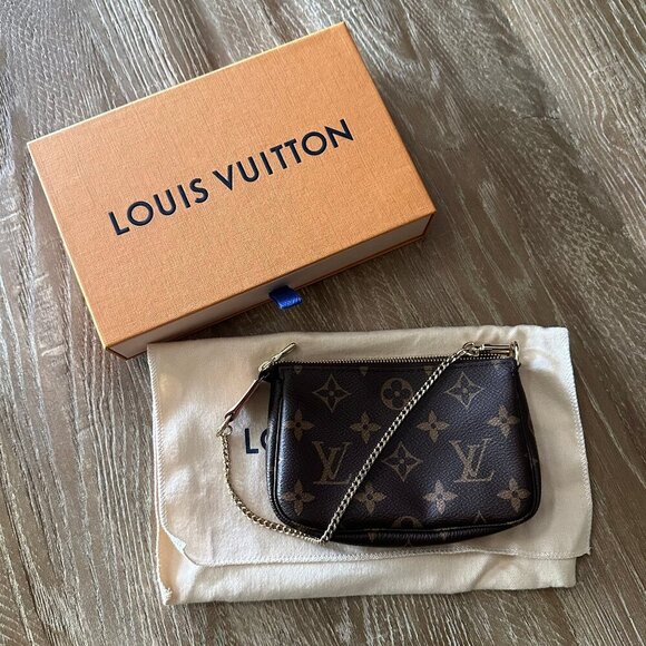 Louis Vuitton Mini Pochette Accessoires - Picture 2 of 5